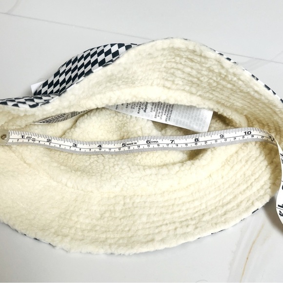 Disney Parks White Rabbit ALICE IN WONDERLAND Sherpa Lined Bucket Hat NEW - Picture 6 of 9